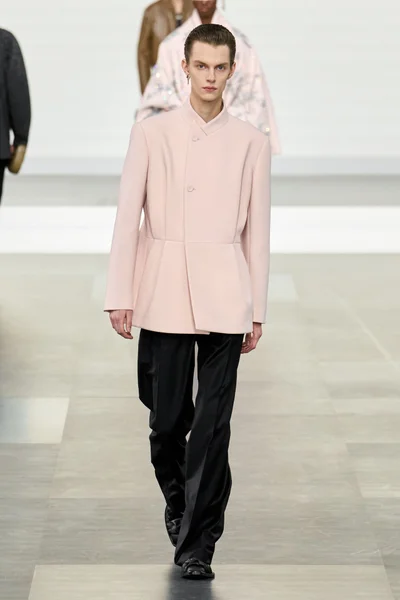 Look 48